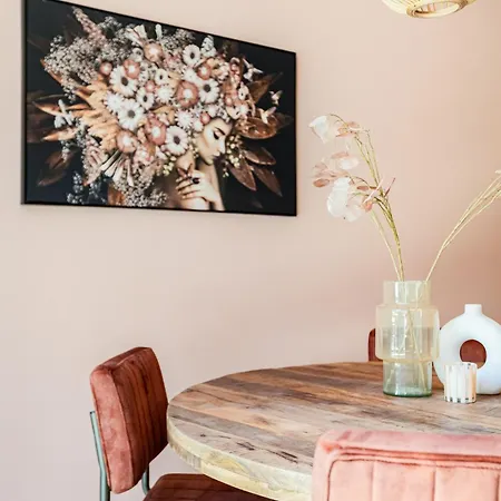 Stylish Next To The Amstel River- Unit F 아파트