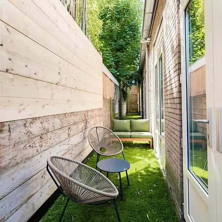 Stylish Next To The Amstel River- Unit F 아파트